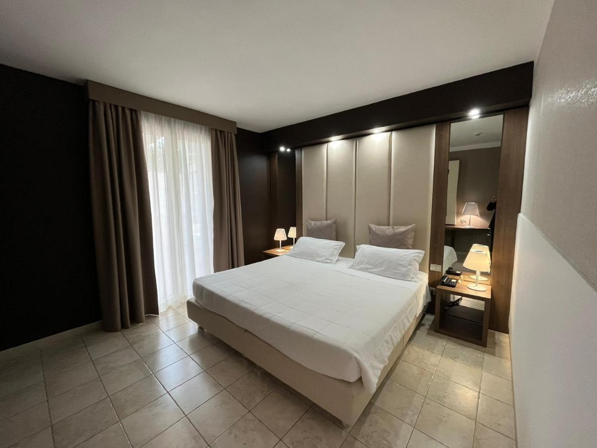 ג'ובינאצו Hotel Lafayette מראה חיצוני תמונה