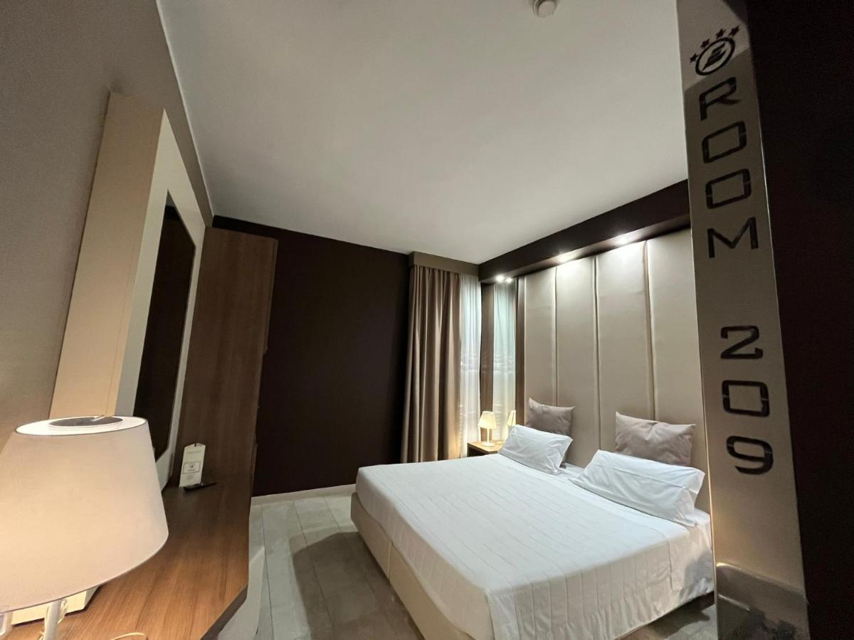 ג'ובינאצו Hotel Lafayette מראה חיצוני תמונה