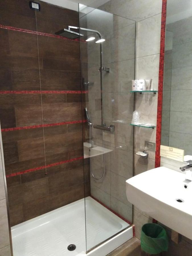 ג'ובינאצו Hotel Lafayette מראה חיצוני תמונה