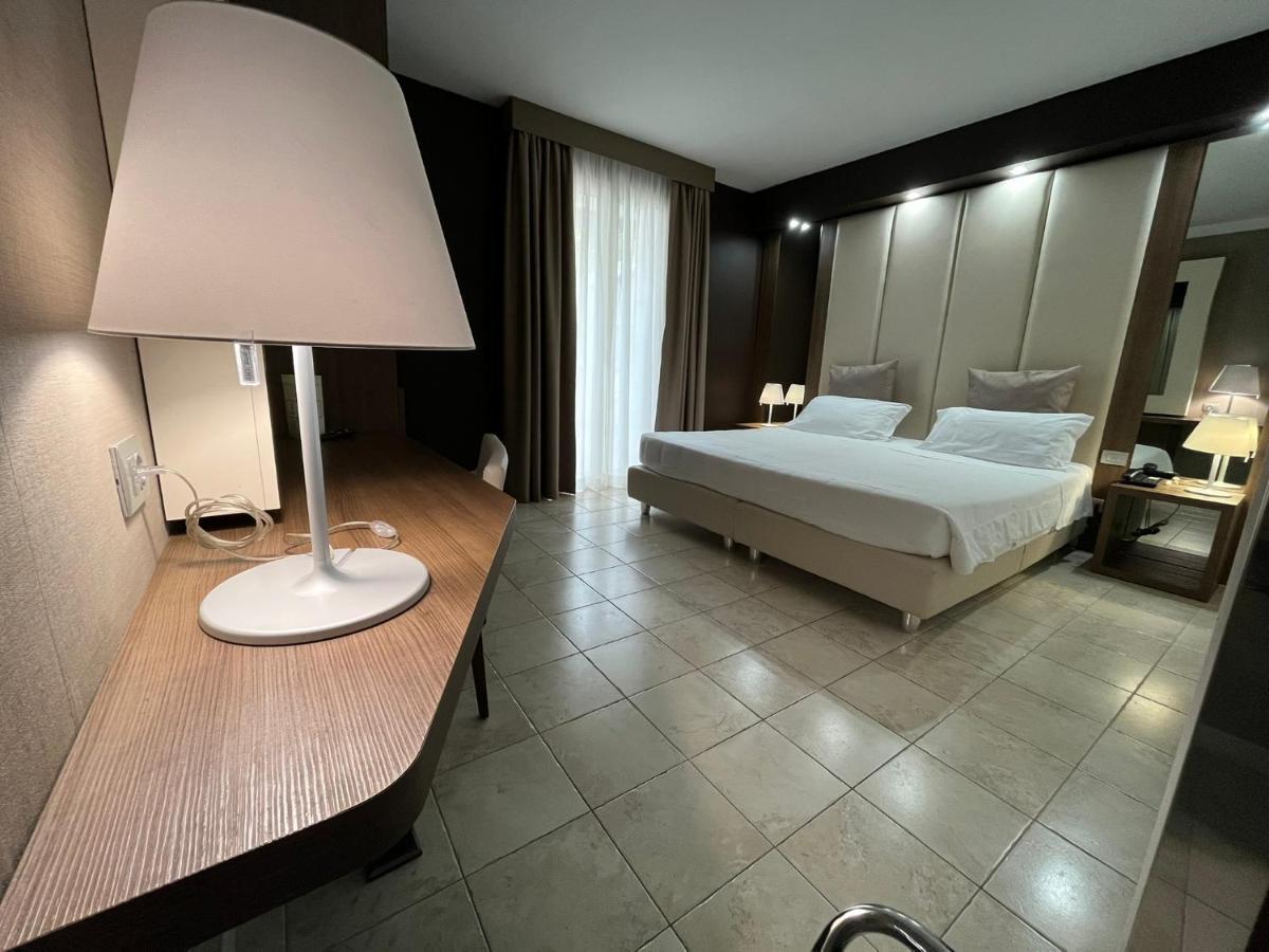 ג'ובינאצו Hotel Lafayette מראה חיצוני תמונה