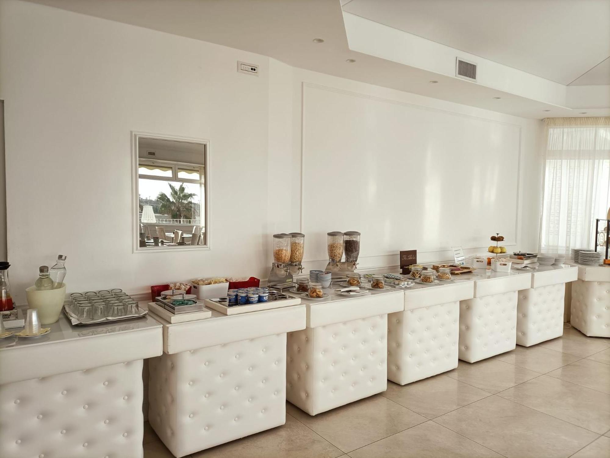 ג'ובינאצו Hotel Lafayette מראה חיצוני תמונה