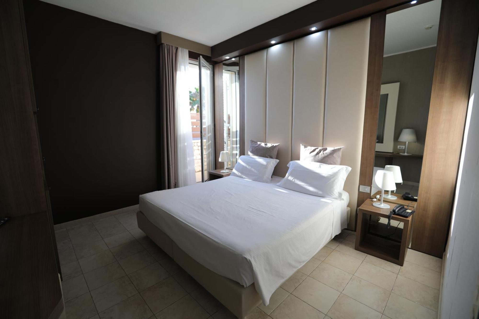 ג'ובינאצו Hotel Lafayette מראה חיצוני תמונה