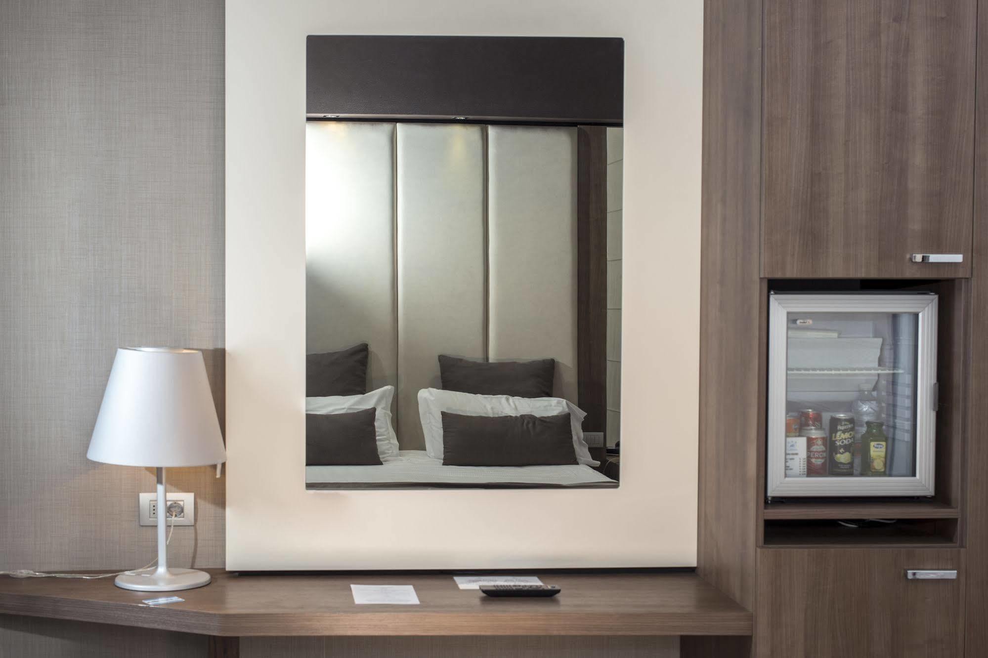 ג'ובינאצו Hotel Lafayette מראה חיצוני תמונה